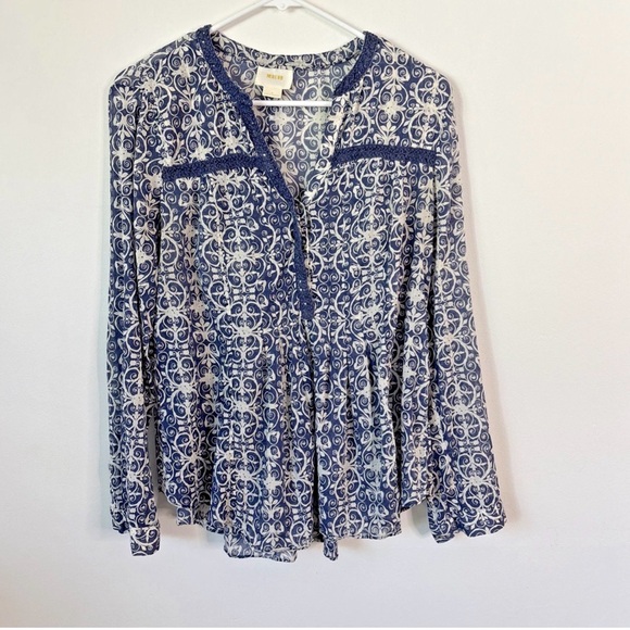 Anthropologie Maeve Bella Pintuck Blue and White Patterned Blouse - Picture 2 of 10